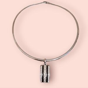 Like New omega chain 16in necklace with foldover clasp and sparkly pendant.